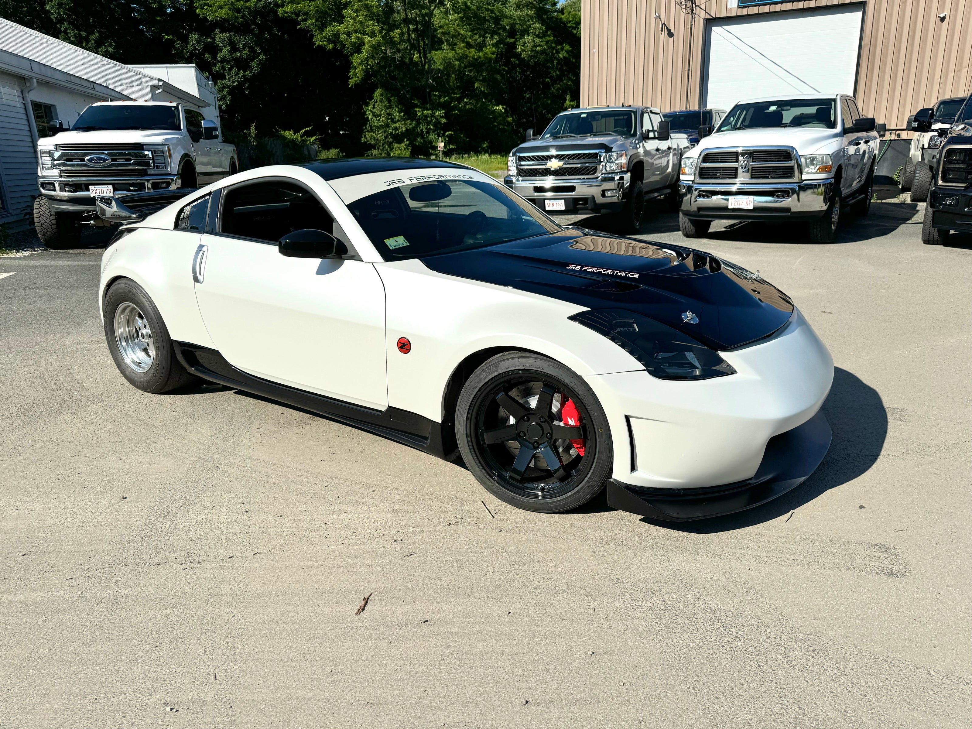 passenger side view of Nissan 350z